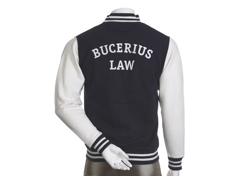 Collegejacke der Bucerius Law School mit weißem Stick auf dem Rücken